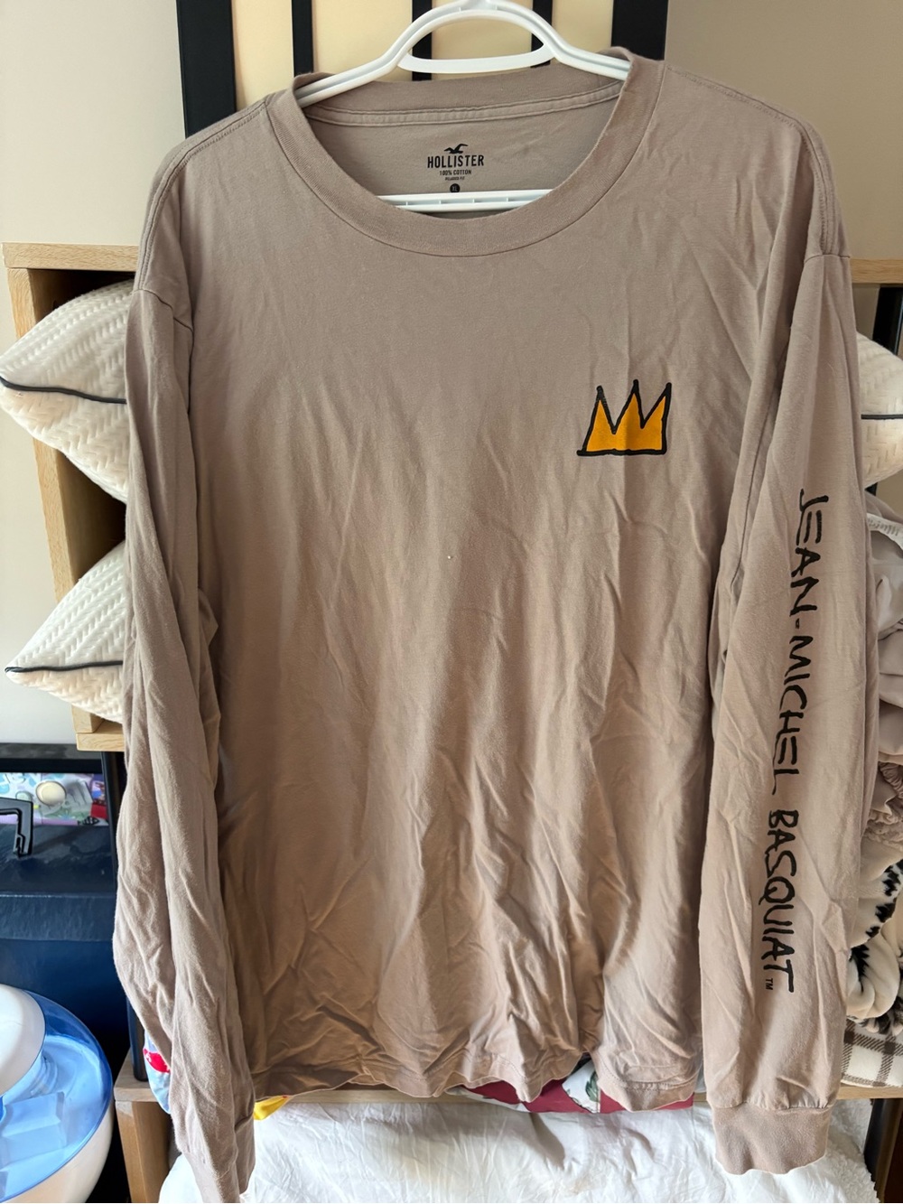 Hollister Men's Long-Sleeve Tee in Taupe with Yellow Chest Crown